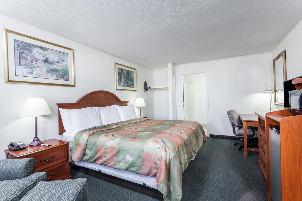 Rodeway Inn Cadiz Ngoại thất bức ảnh