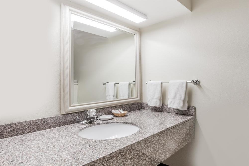 Rodeway Inn Cadiz Ngoại thất bức ảnh